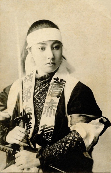 Japan's Warrior Women female-samurai-c.1900