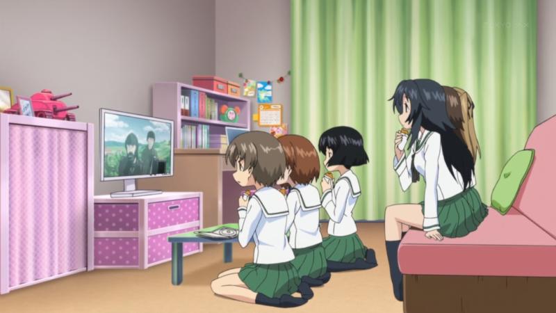 usagi team tv watching